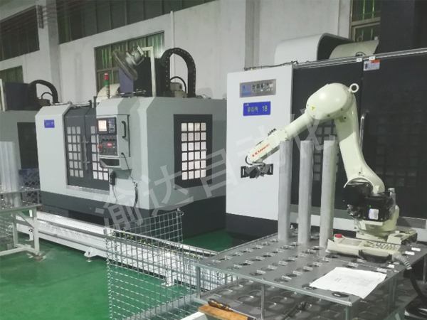 彎管鉆孔上下料機器人
